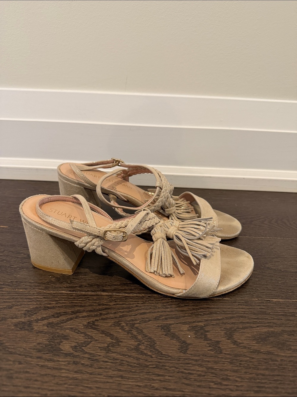 Stuart Weitzman gold metallic leather sandal Size 8